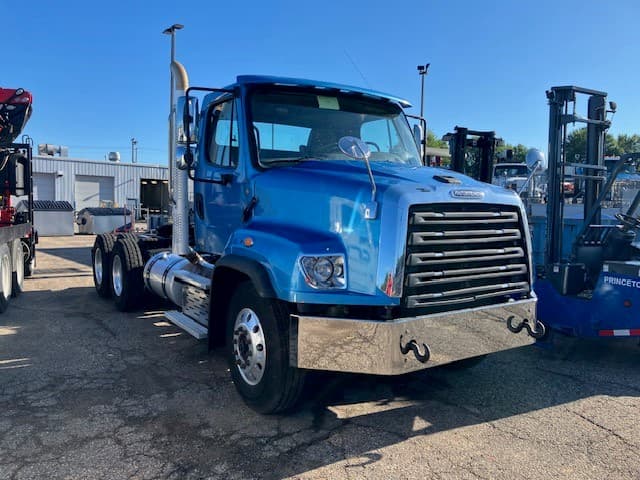 2016 Freightliner 114SD in Marshfield, WI — photo 2