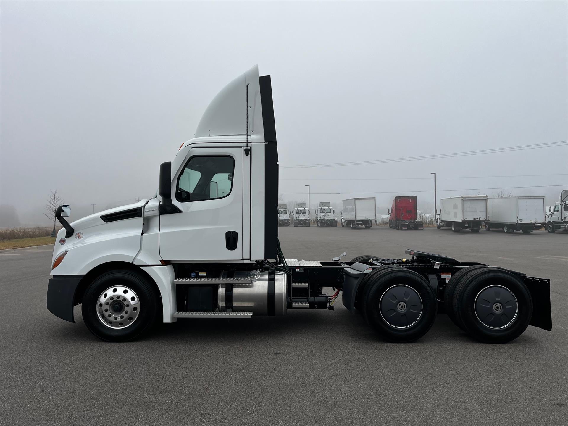 2026 Freightliner Cascadia in Inver Grove Heights, MN — photo 4