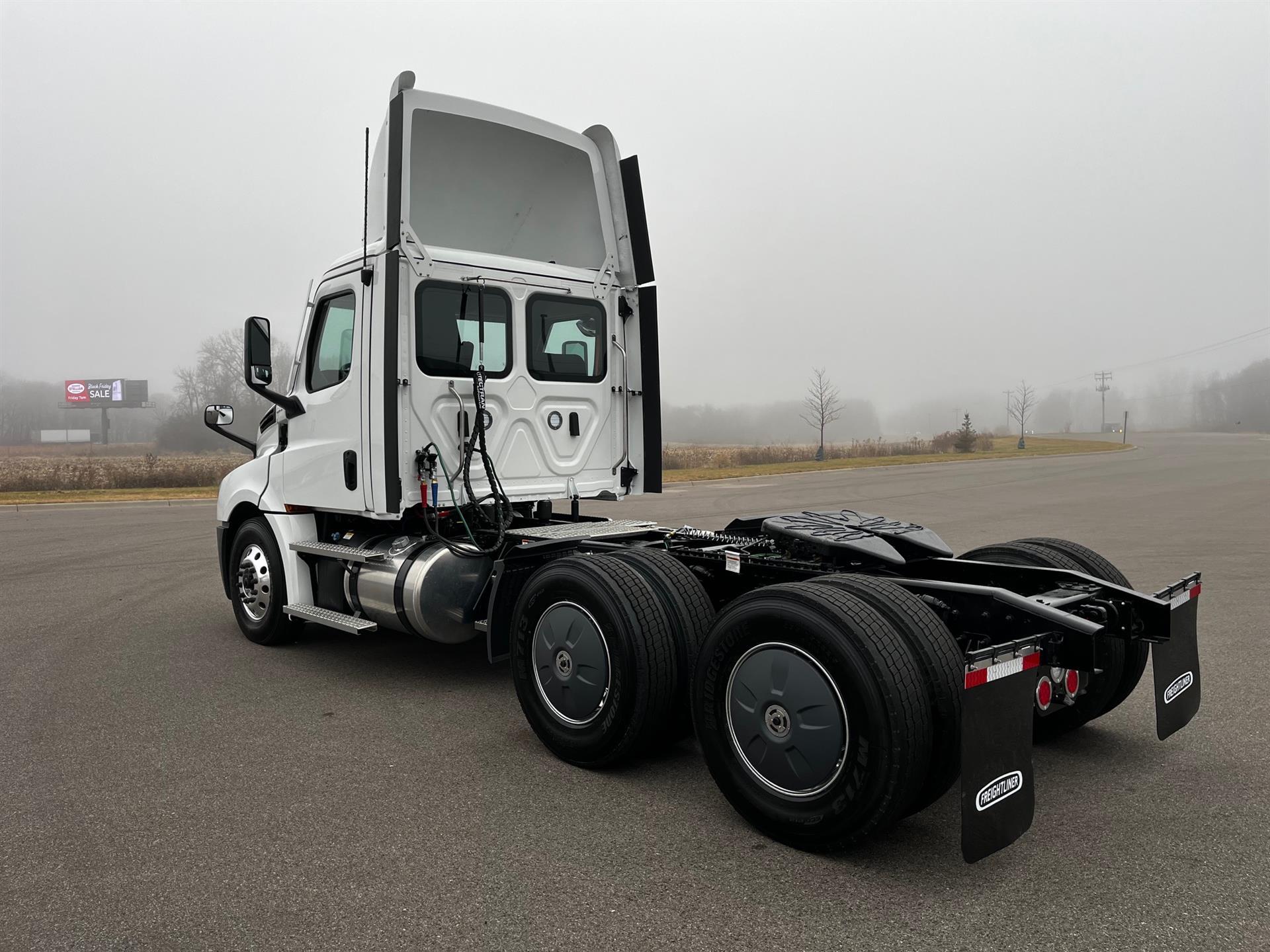 2026 Freightliner Cascadia in Inver Grove Heights, MN — photo 7