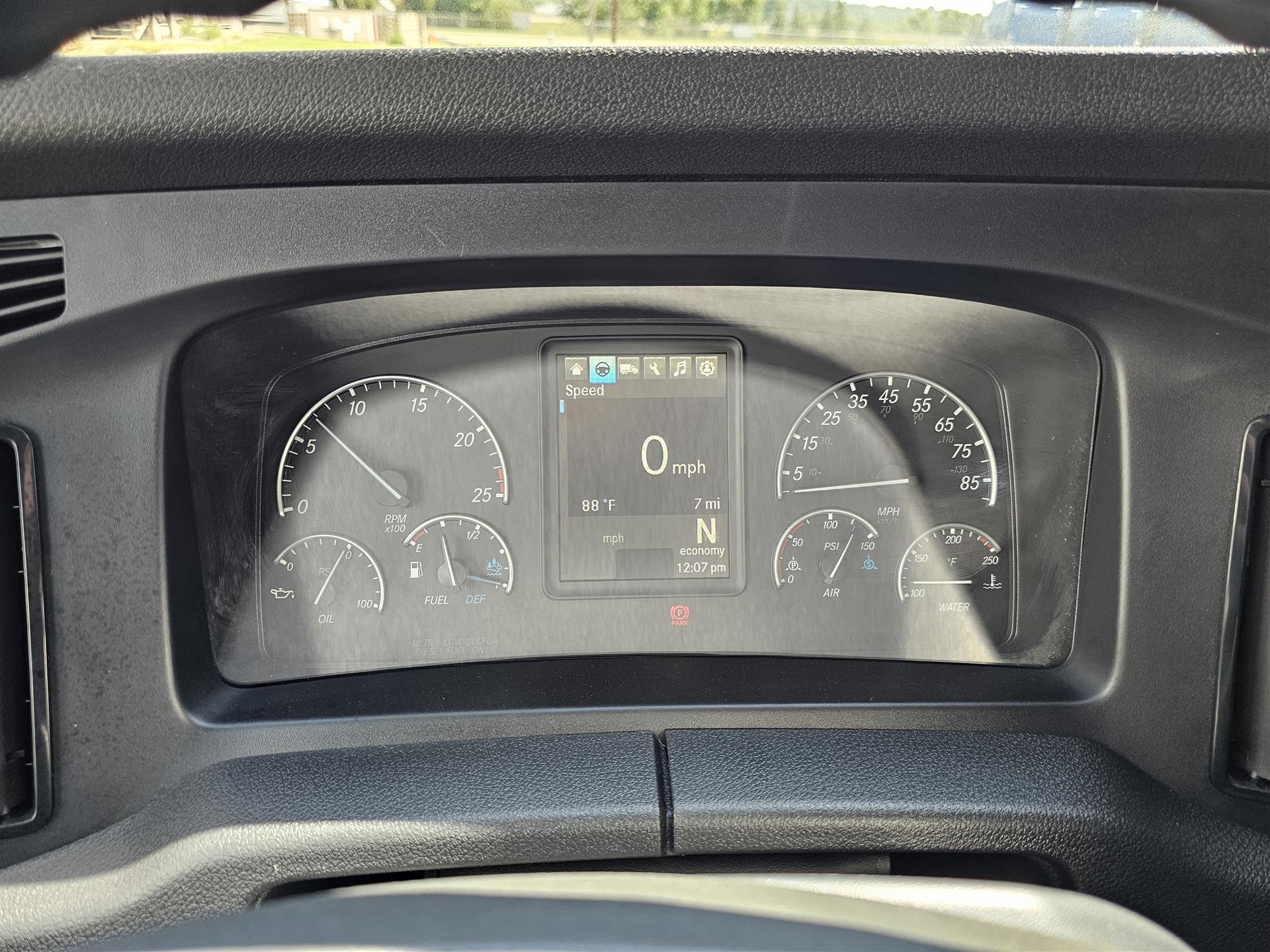 2026 Freightliner Cascadia in Sioux City, IA — photo 3