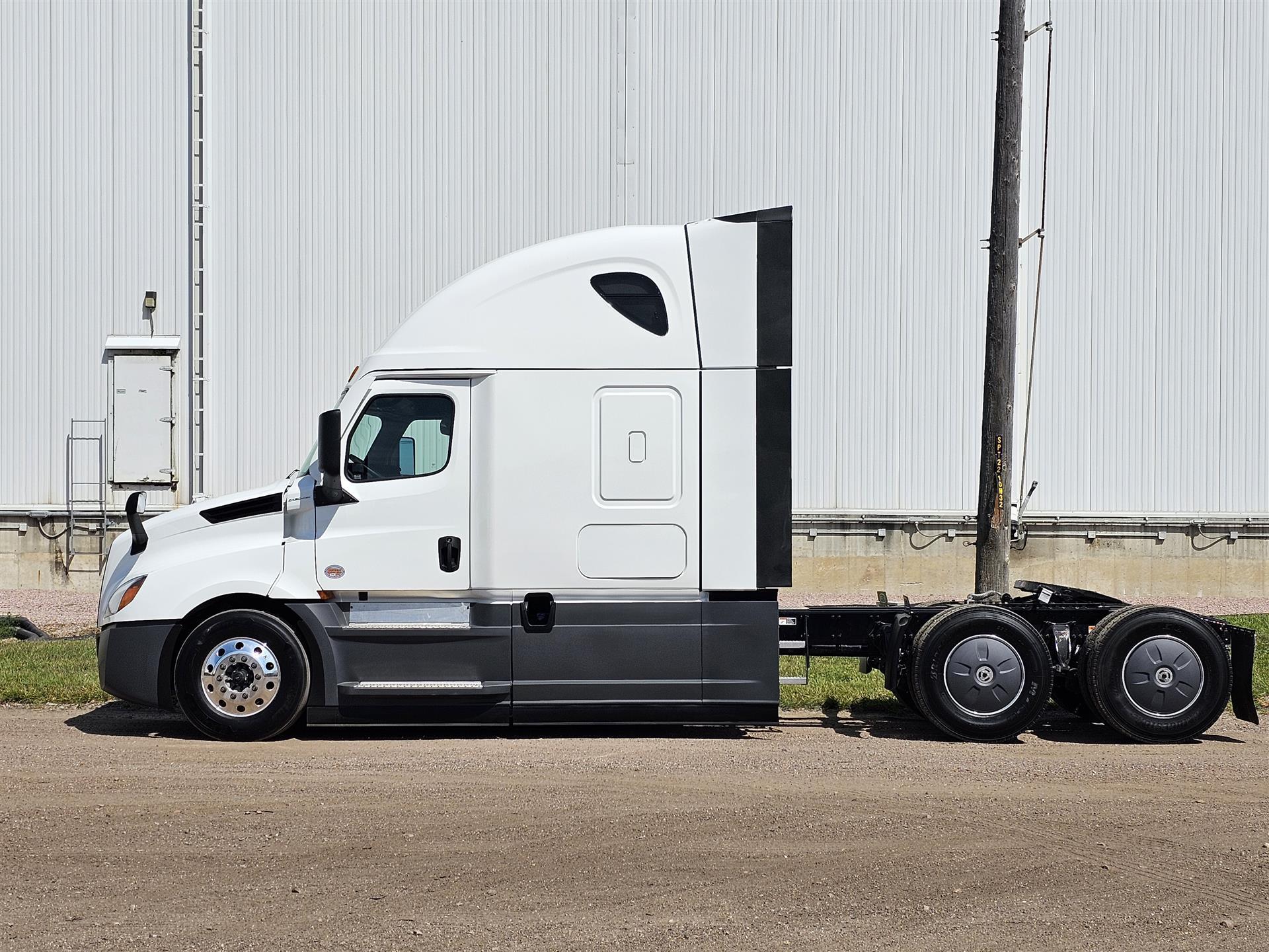 2026 Freightliner Cascadia in Sioux City, IA — photo 7
