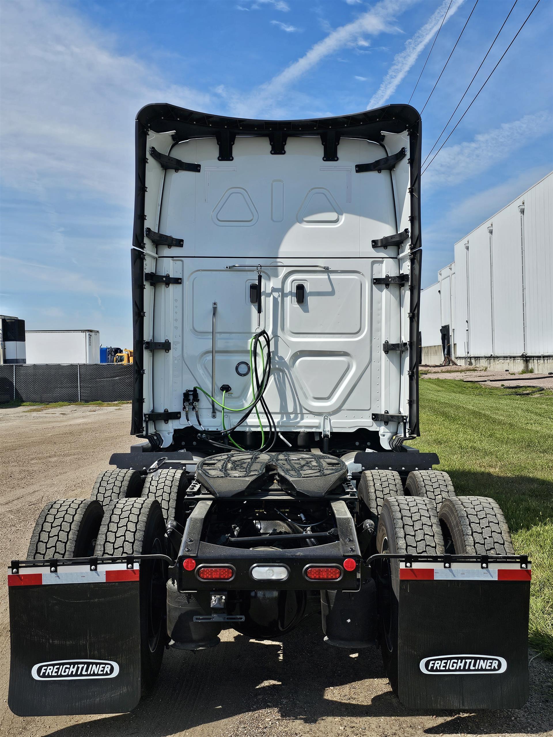 2026 Freightliner Cascadia in Sioux City, IA — photo 12