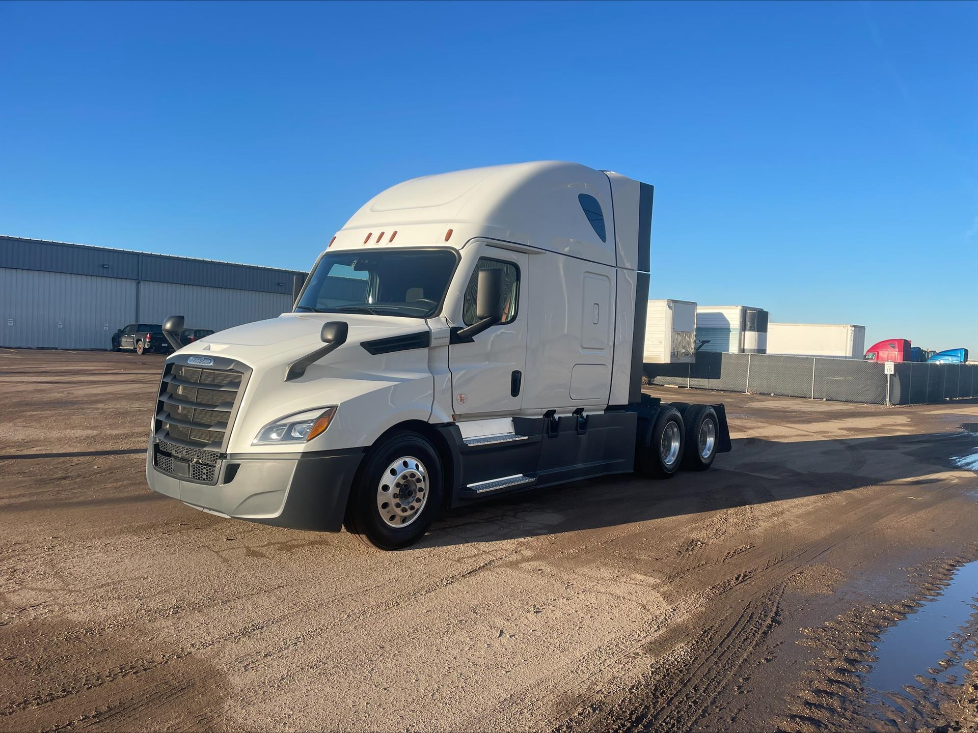 2024 Freightliner Cascadia in Sioux City, IA — photo 2