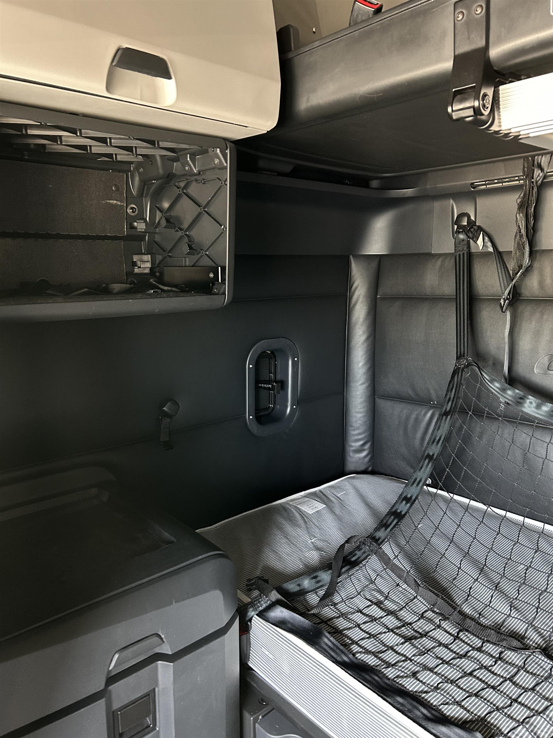 2024 Freightliner Cascadia in Sioux Falls, SD — photo 11