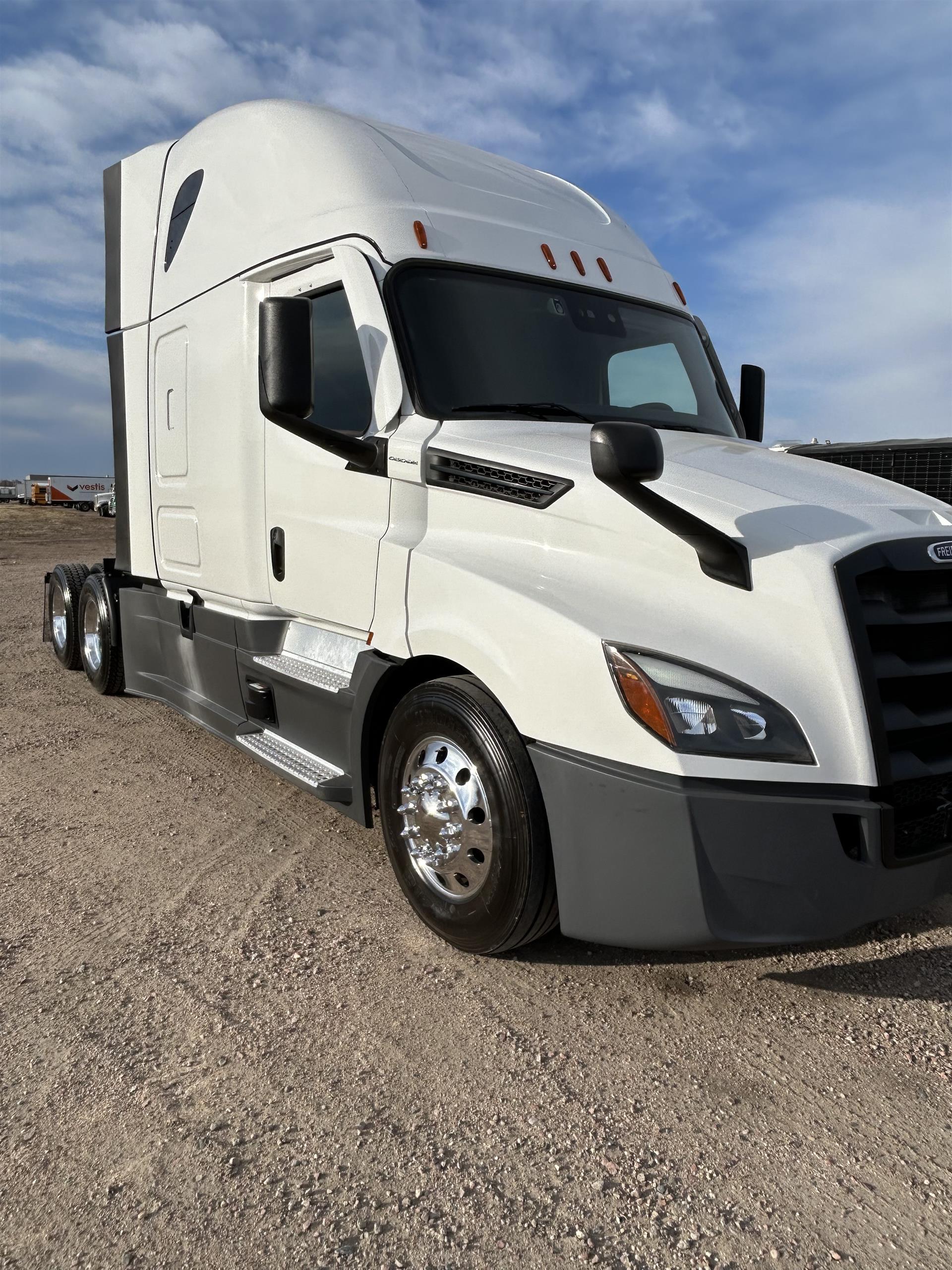 2024 Freightliner Cascadia in Sioux Falls, SD — photo 2