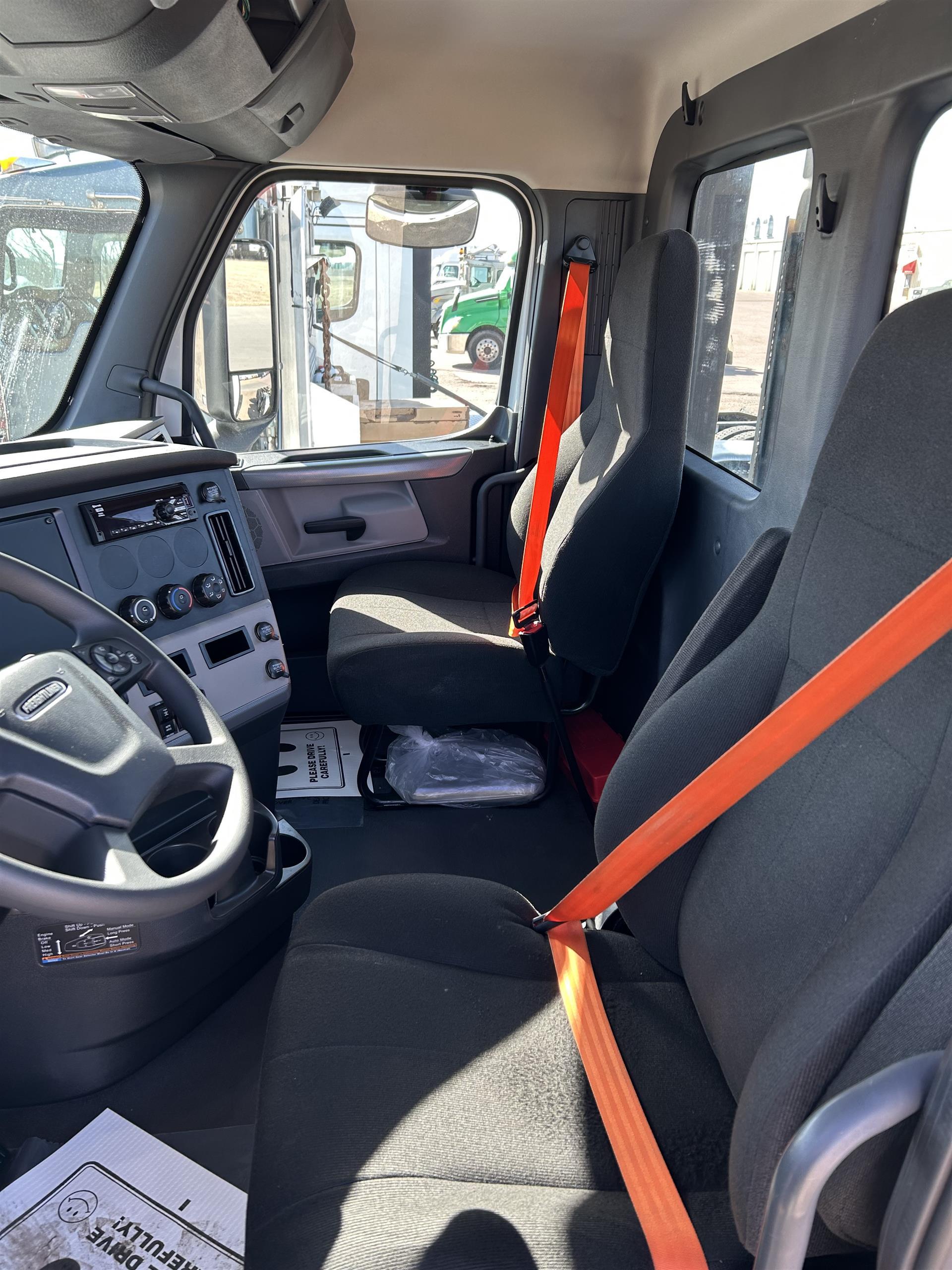 2021 Freightliner Cascadia in Inver Grove Heights, MN — photo 8