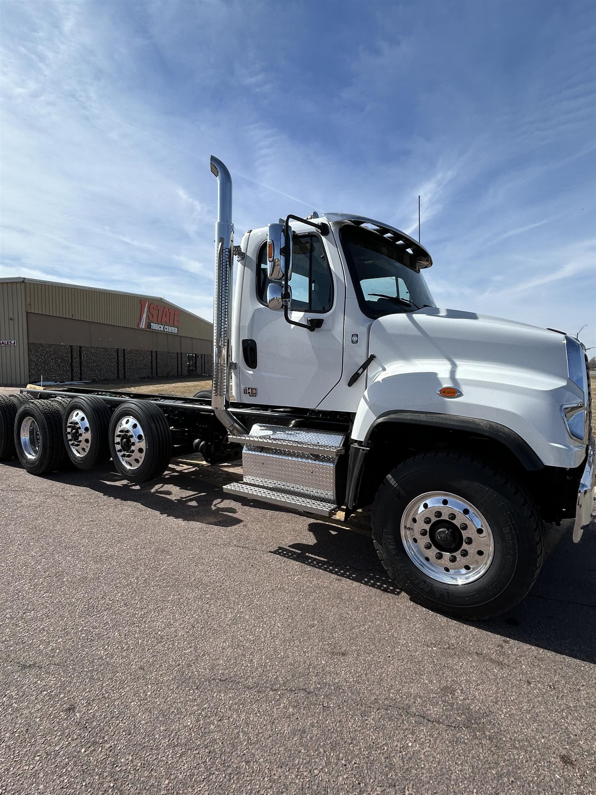 2027 Freightliner 114SD in Sioux Falls, SD — photo 4