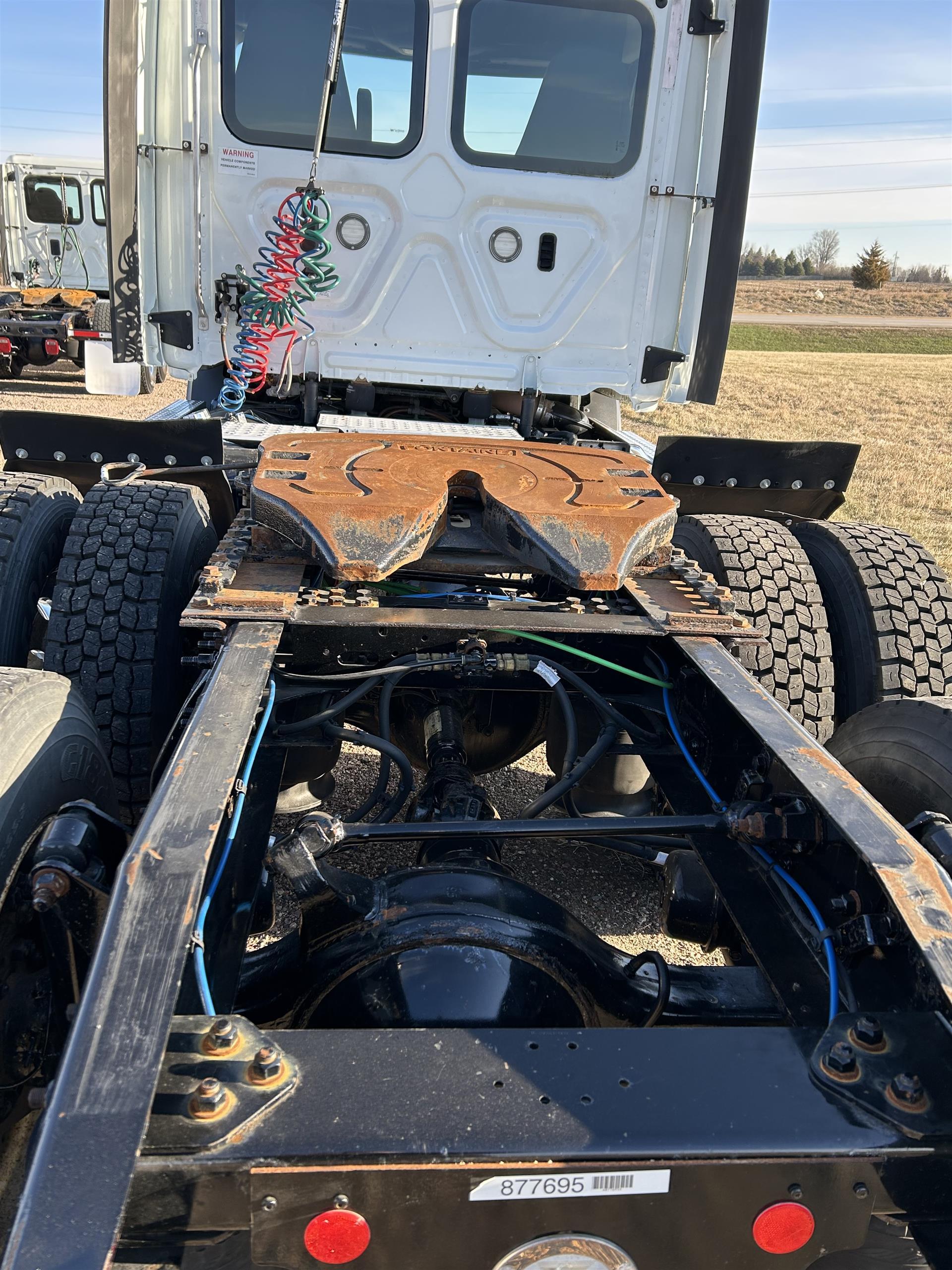2019 Freightliner Cascadia in Inver Grove Heights, MN — photo 5