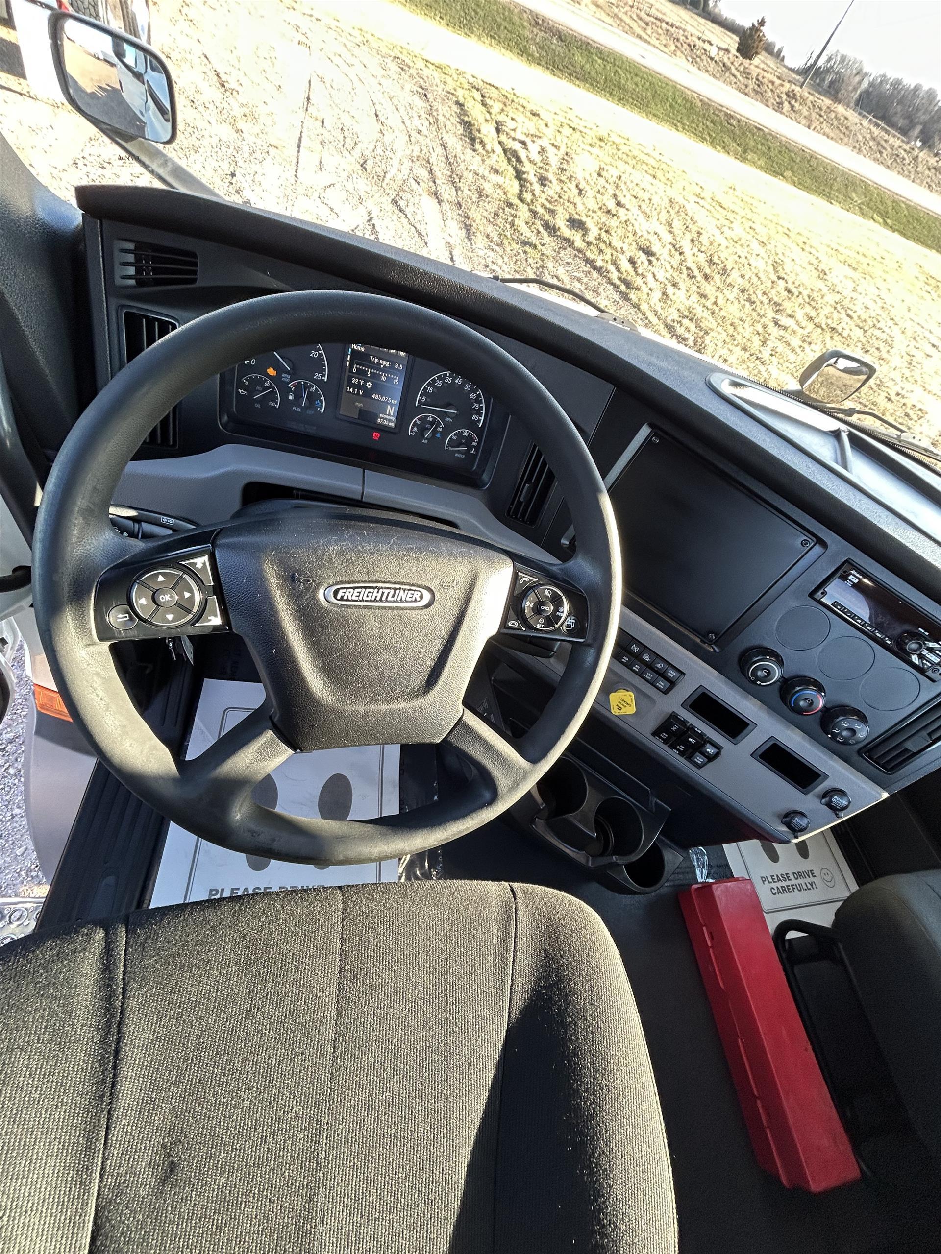 2019 Freightliner Cascadia in Inver Grove Heights, MN — photo 10