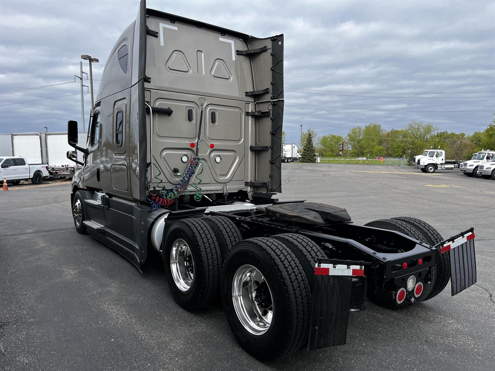 2024 Freightliner Cascadia in Inver Grove Heights, MN — photo 8