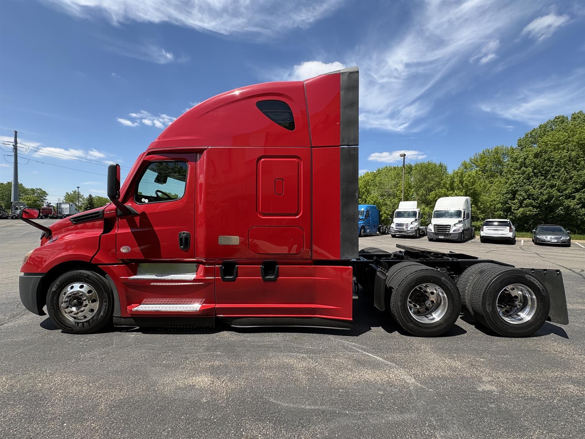 2023 Freightliner Cascadia in Inver Grove Heights, MN — photo 6