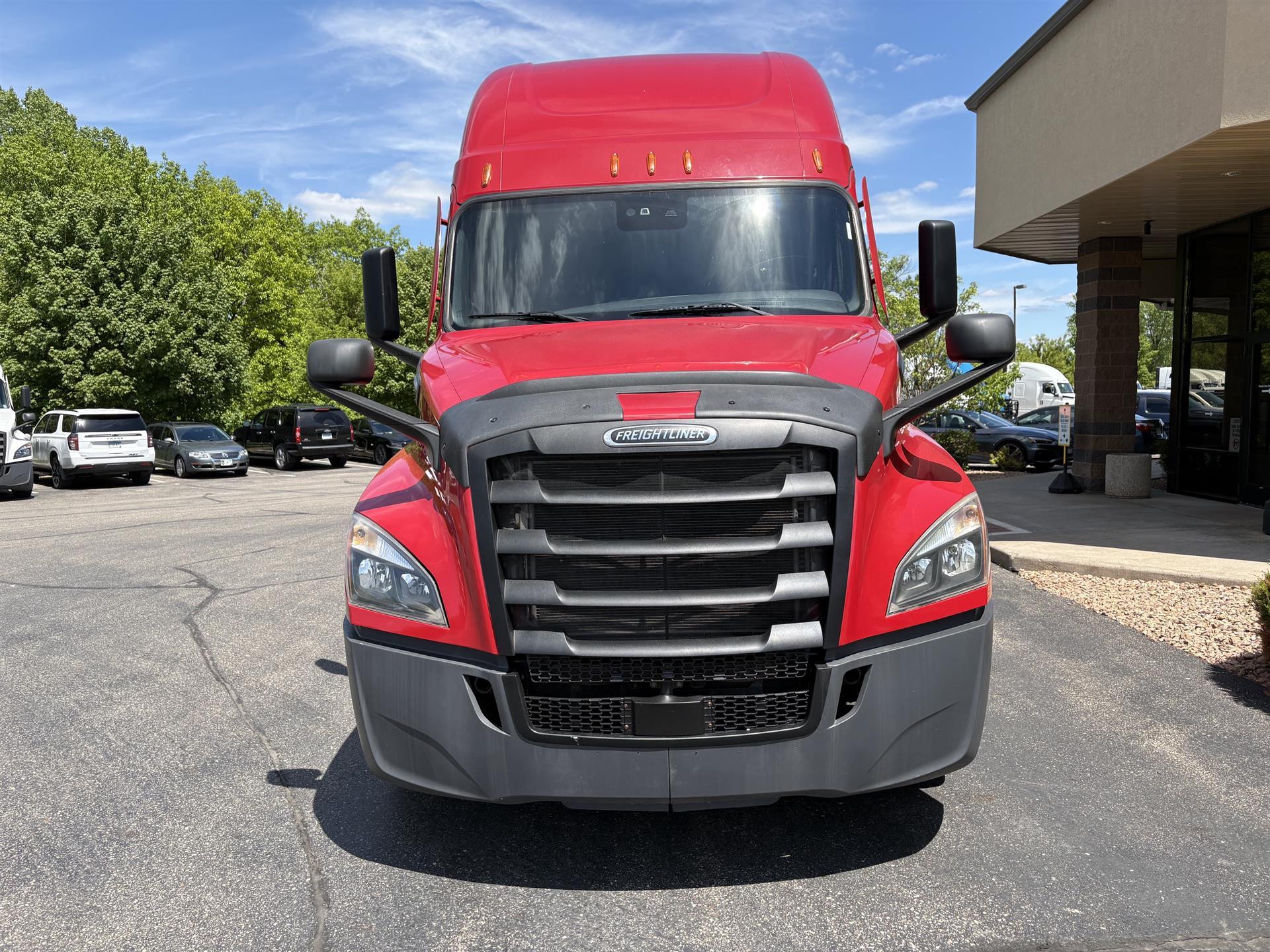 2023 Freightliner Cascadia in Inver Grove Heights, MN — photo 8