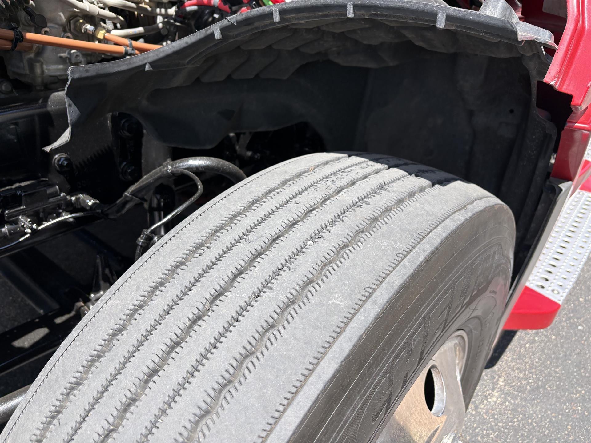 2023 Freightliner Cascadia in Inver Grove Heights, MN — photo 11