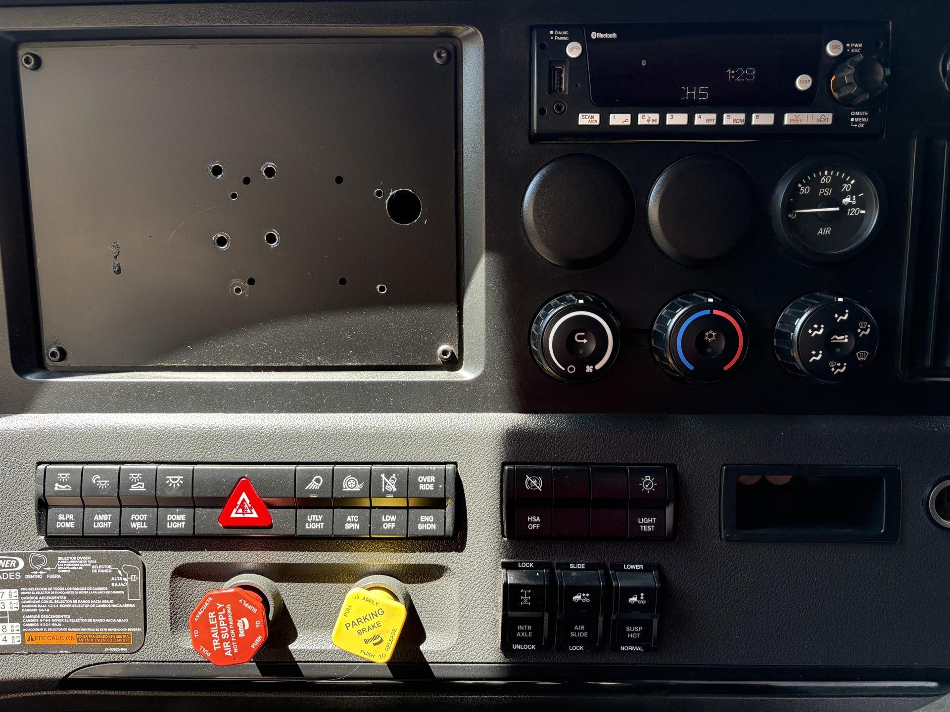 2023 Freightliner Cascadia in Inver Grove Heights, MN — photo 17
