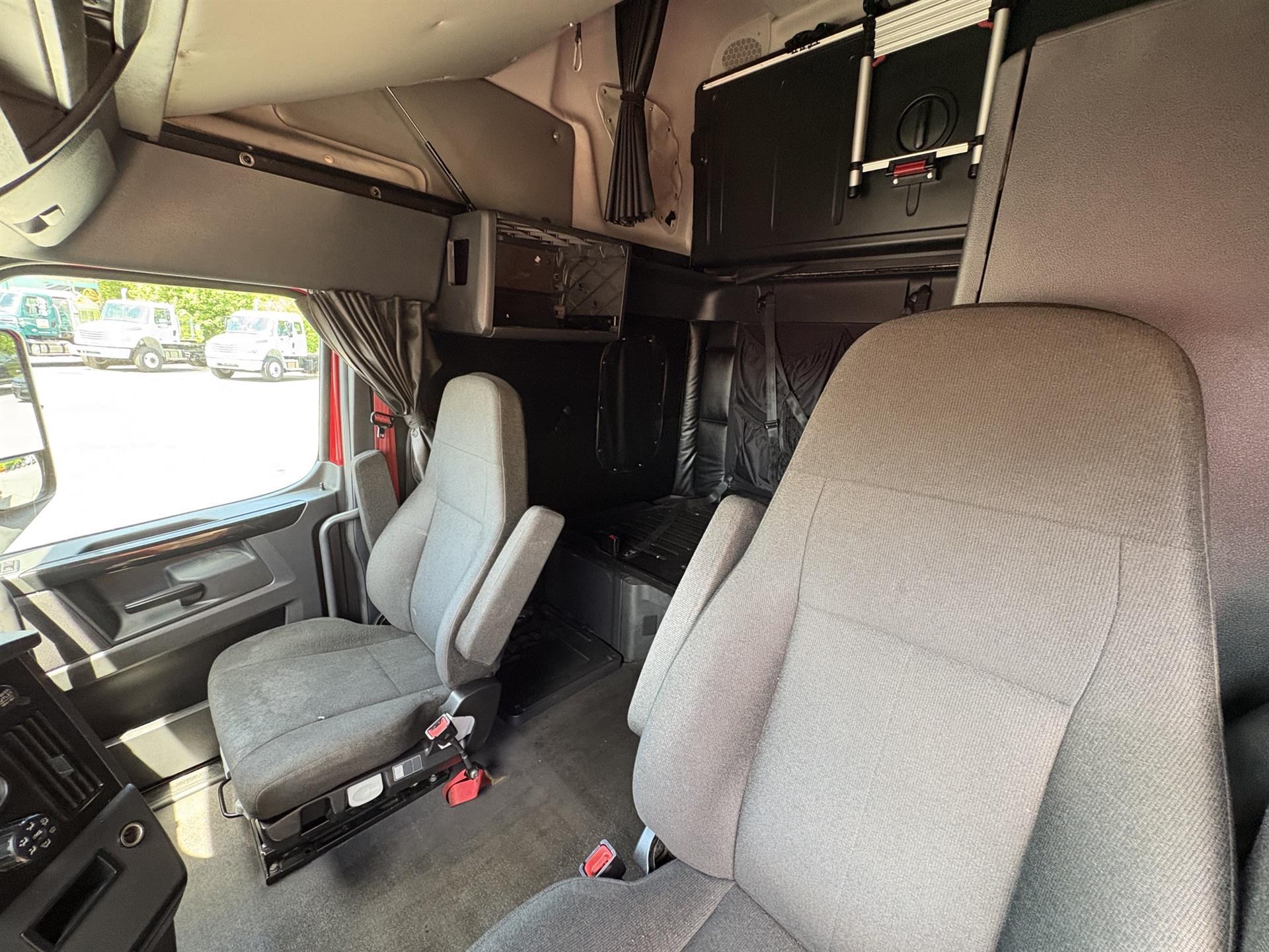 2023 Freightliner Cascadia in Inver Grove Heights, MN — photo 20