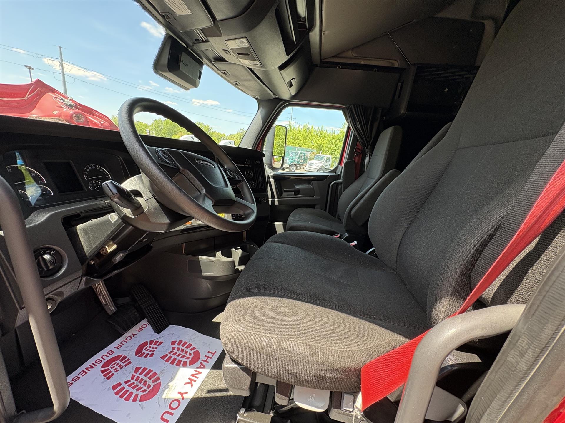 2023 Freightliner Cascadia in Inver Grove Heights, MN — photo 22