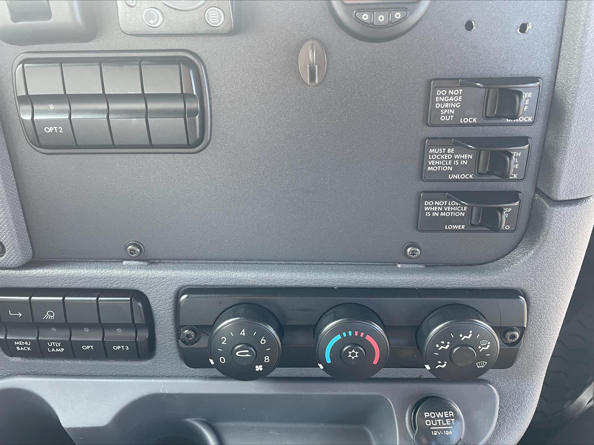 2018 Freightliner Cascadia in Sioux City, IA — photo 8