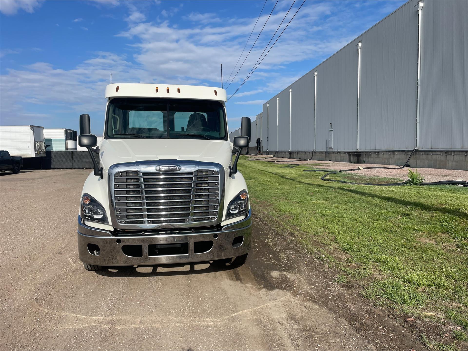 2018 Freightliner Cascadia in Sioux City, IA — photo 4