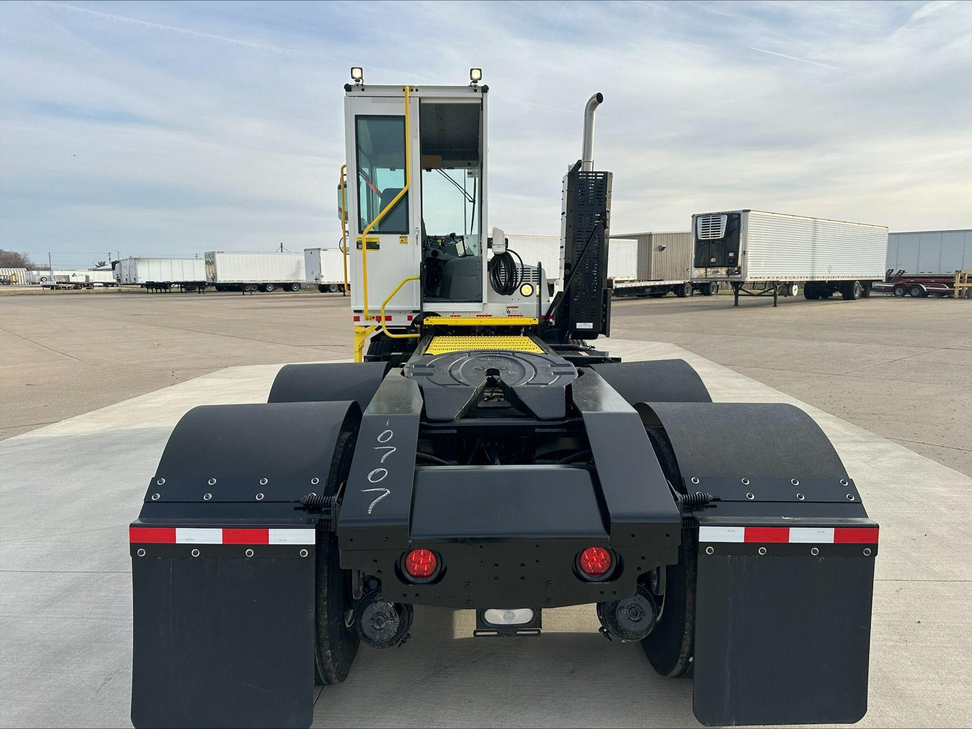 2023 Autocar in Council Bluffs, IA — photo 3