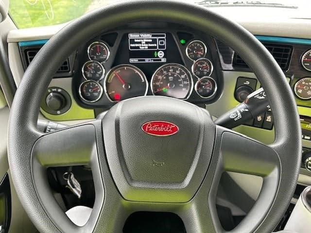 2025 Peterbilt 579 in Broadview Hts, OH — photo 8