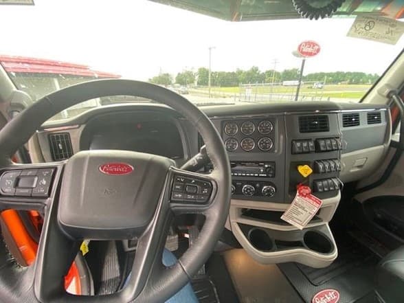 2025 Peterbilt 567 in Perrysburg, OH — photo 11