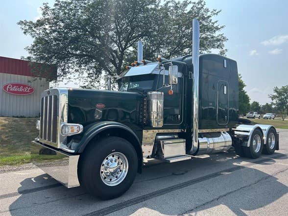 2024 Peterbilt 389 in Grove City, OH — photo 2