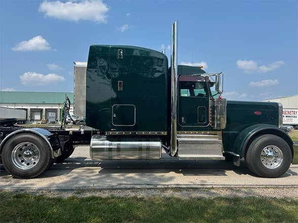 2024 Peterbilt 389 in Grove City, OH — photo 4