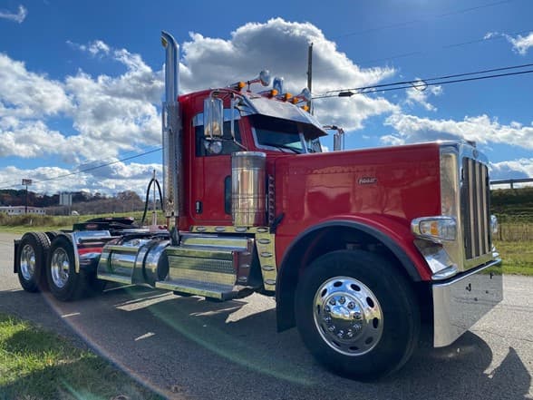 2023 Peterbilt 389 in Zanesville, OH — photo 2