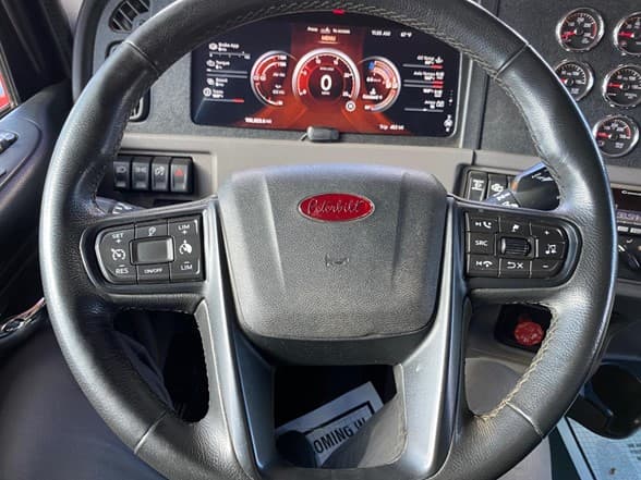 2023 Peterbilt 389 in Zanesville, OH — photo 10