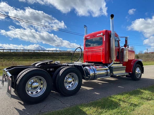 2023 Peterbilt 389 in Zanesville, OH — photo 6