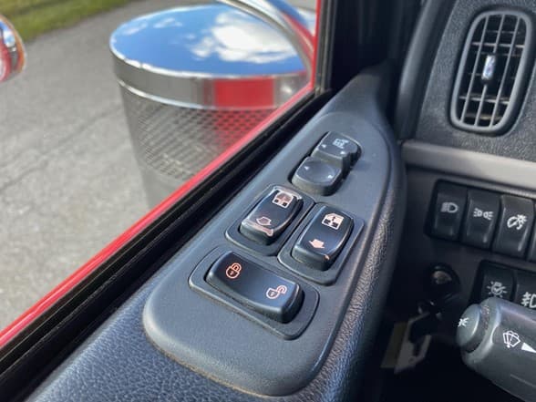 2023 Peterbilt 389 in Zanesville, OH — photo 14