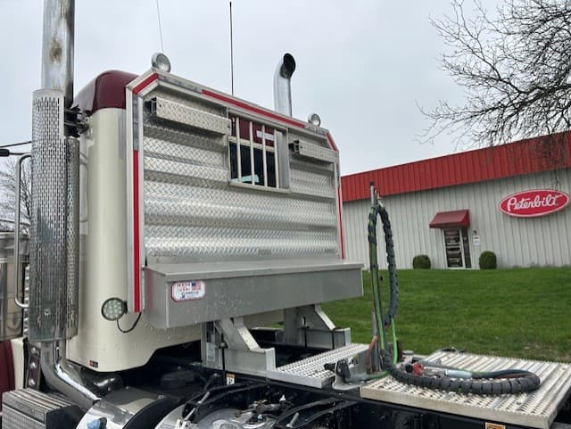 2022 Peterbilt 389 in Zanesville, OH — photo 6