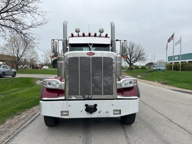 2022 Peterbilt 389 in Zanesville, OH — photo 2