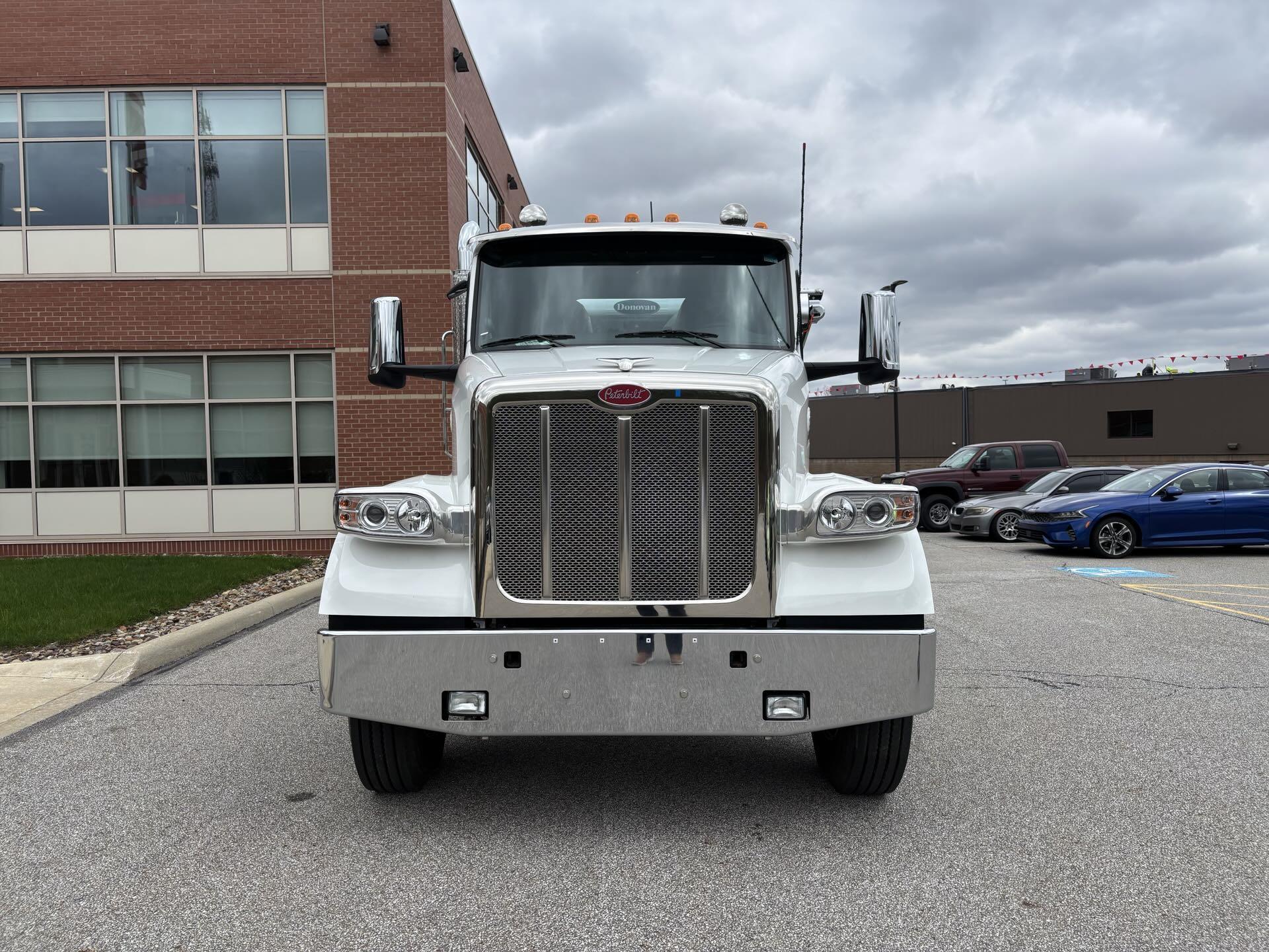 2025 Peterbilt 567 in Broadview Hts, OH — photo 3