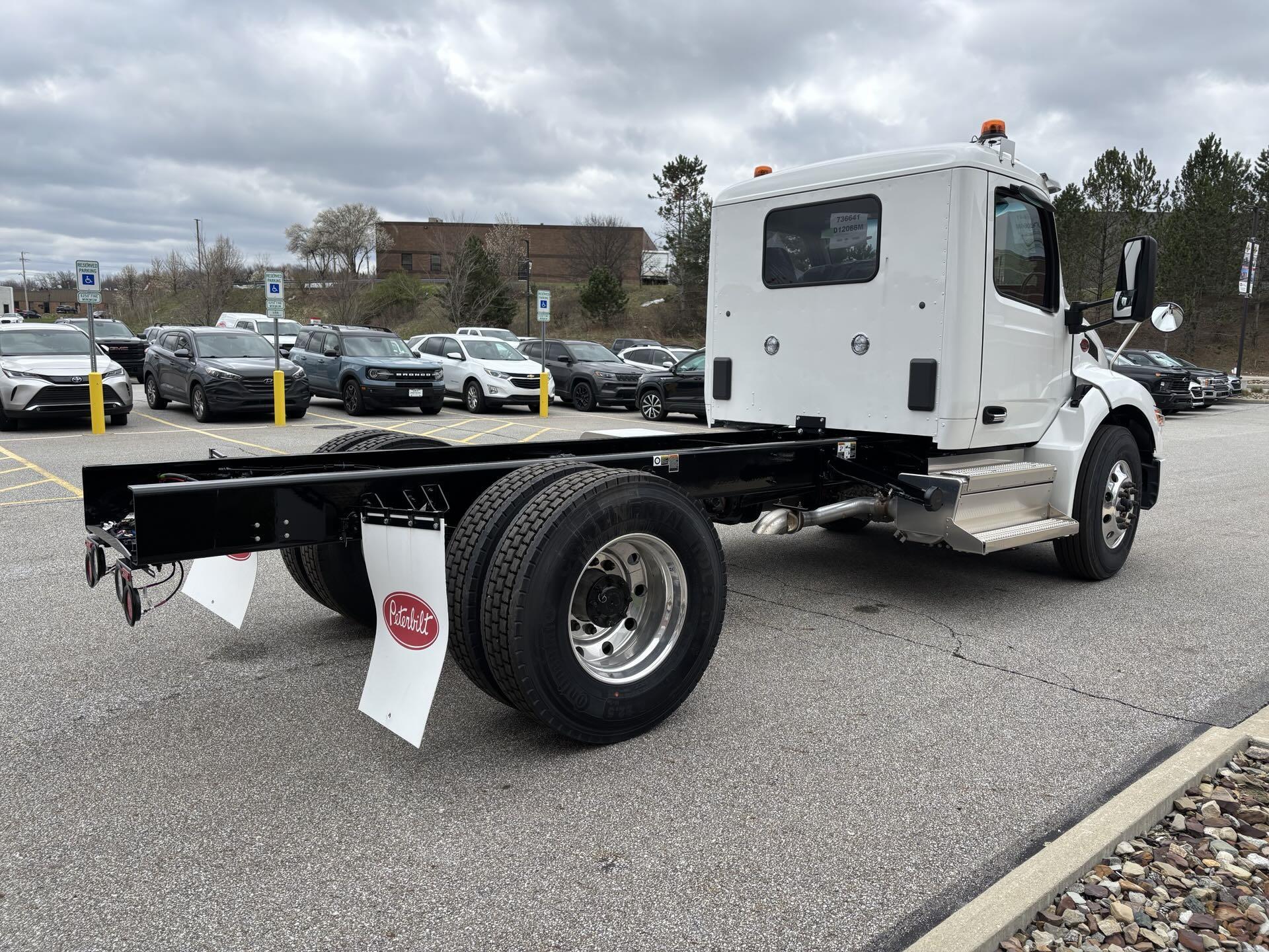 2025 Peterbilt 536 in Youngstown, OH — photo 4