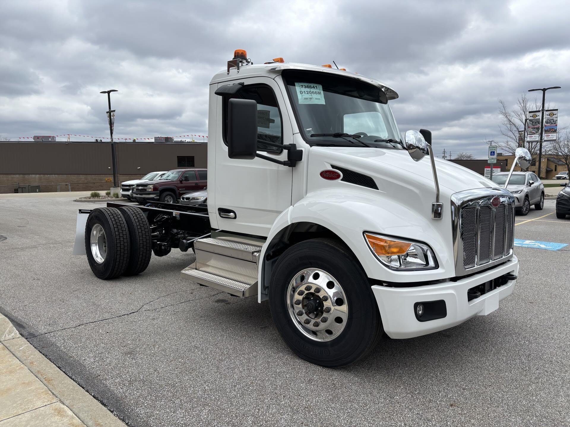 2025 Peterbilt 536 in Youngstown, OH — photo 2