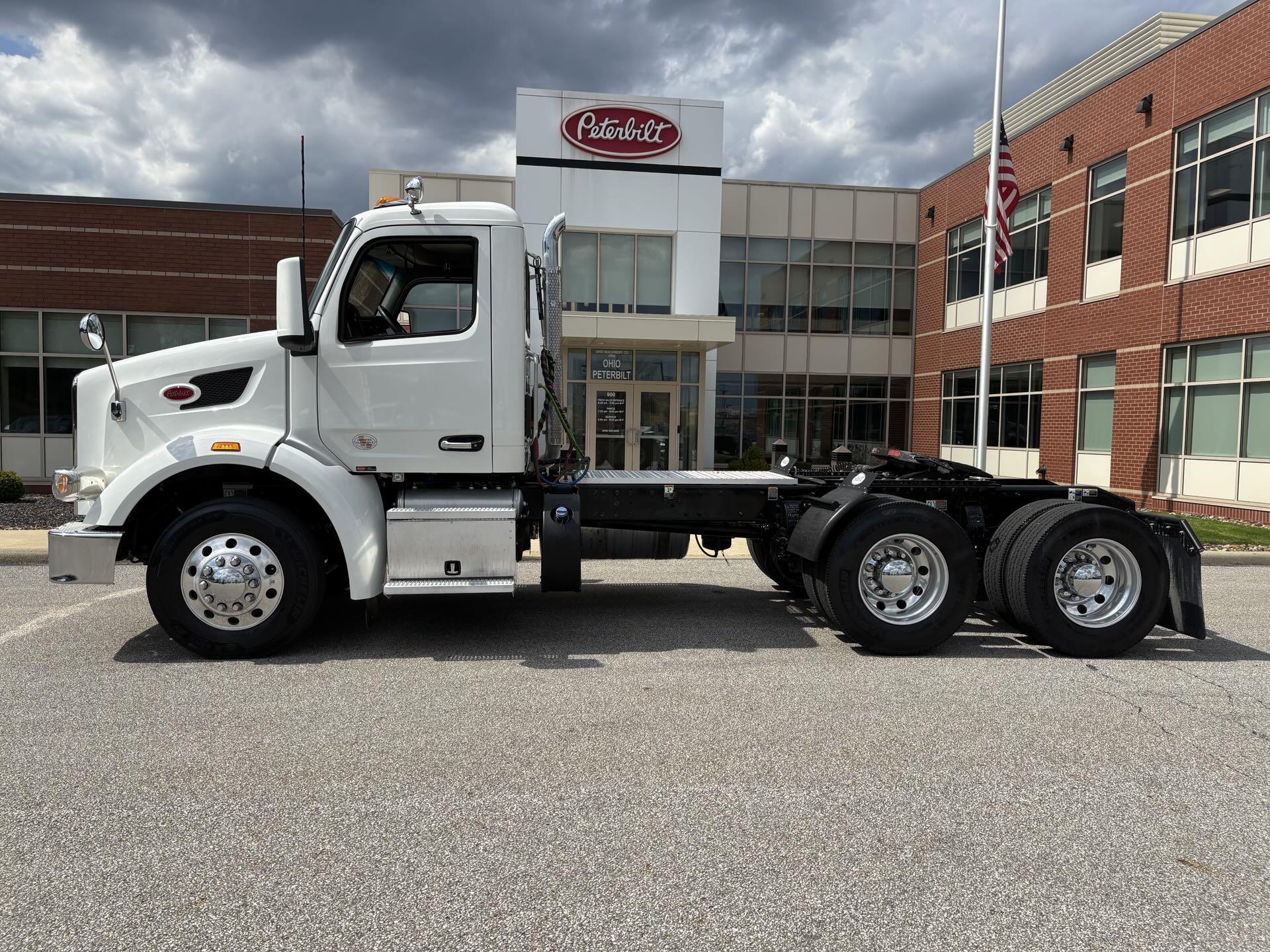 2025 Peterbilt 567 in Broadview Hts, OH — photo 2