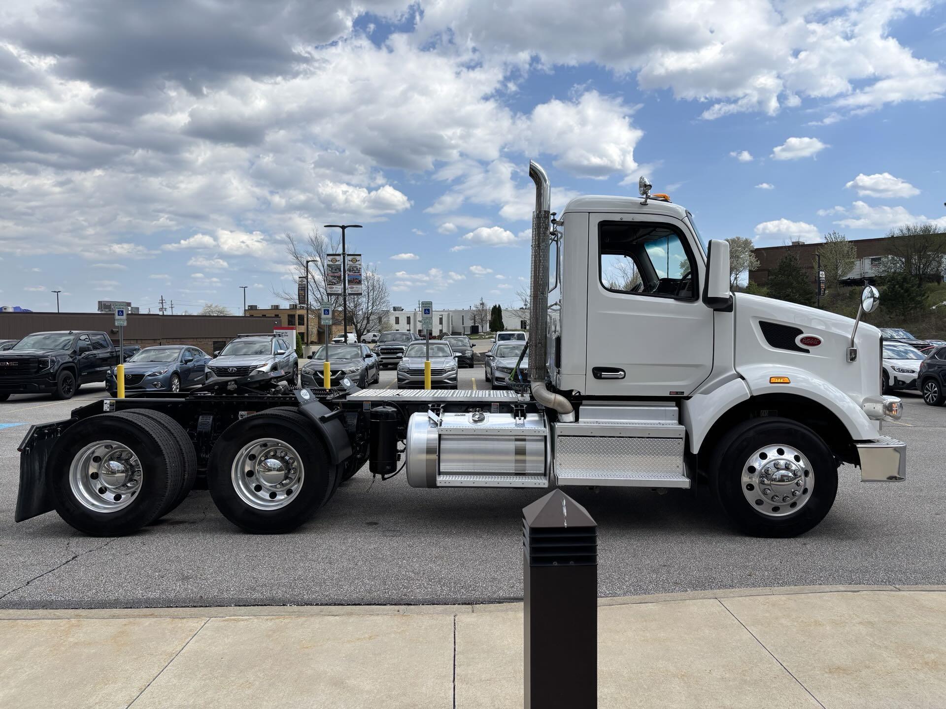2025 Peterbilt 567 in Broadview Hts, OH — photo 3