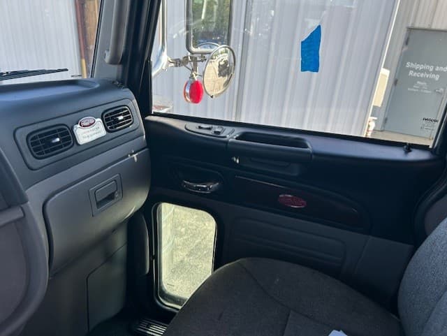 2023 Peterbilt 389 in Zanesville, OH — photo 14