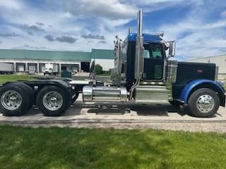 2023 Peterbilt 389 in Zanesville, OH — photo 4