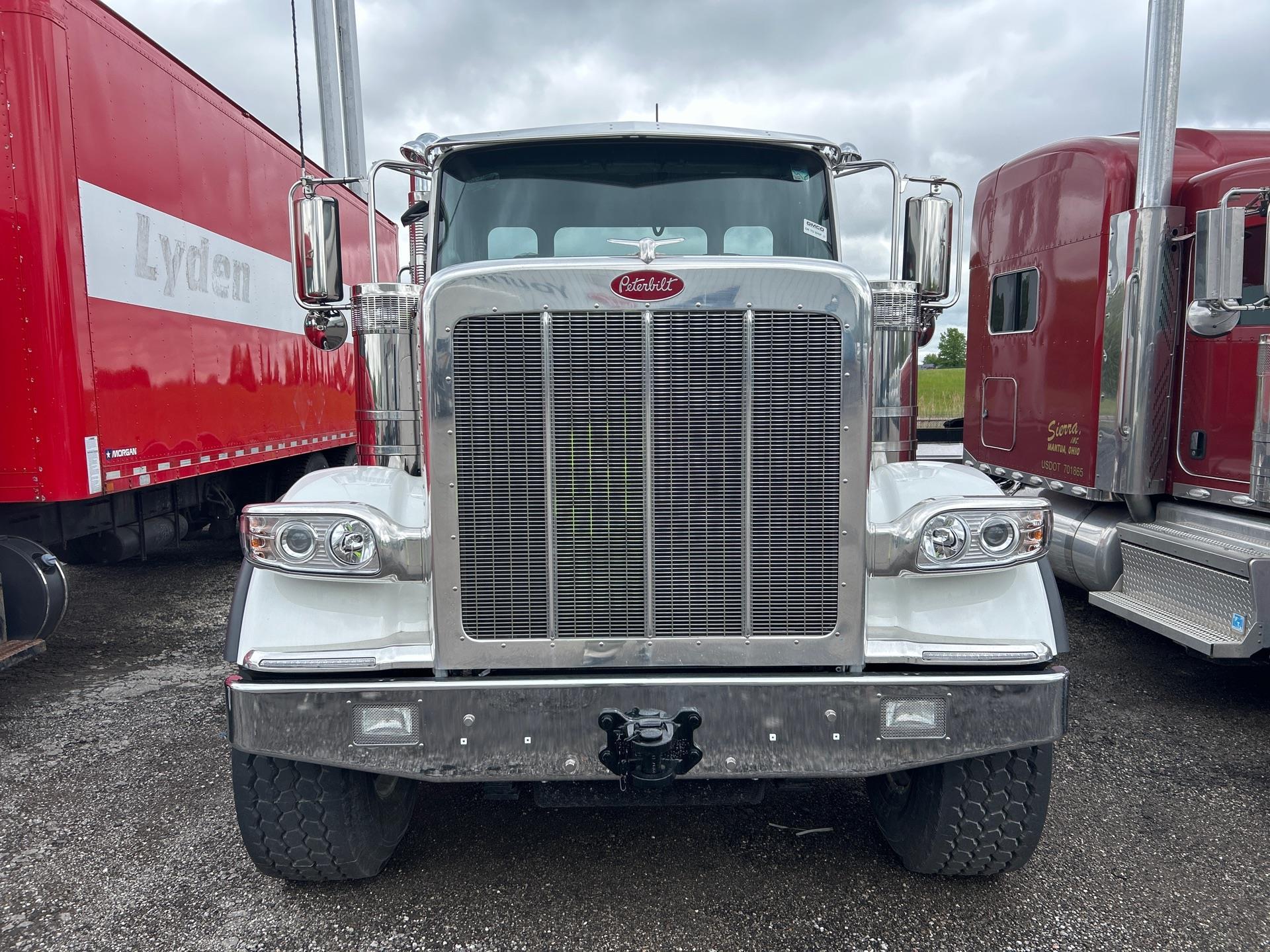 2025 Peterbilt 589 in Youngstown, OH — photo 2
