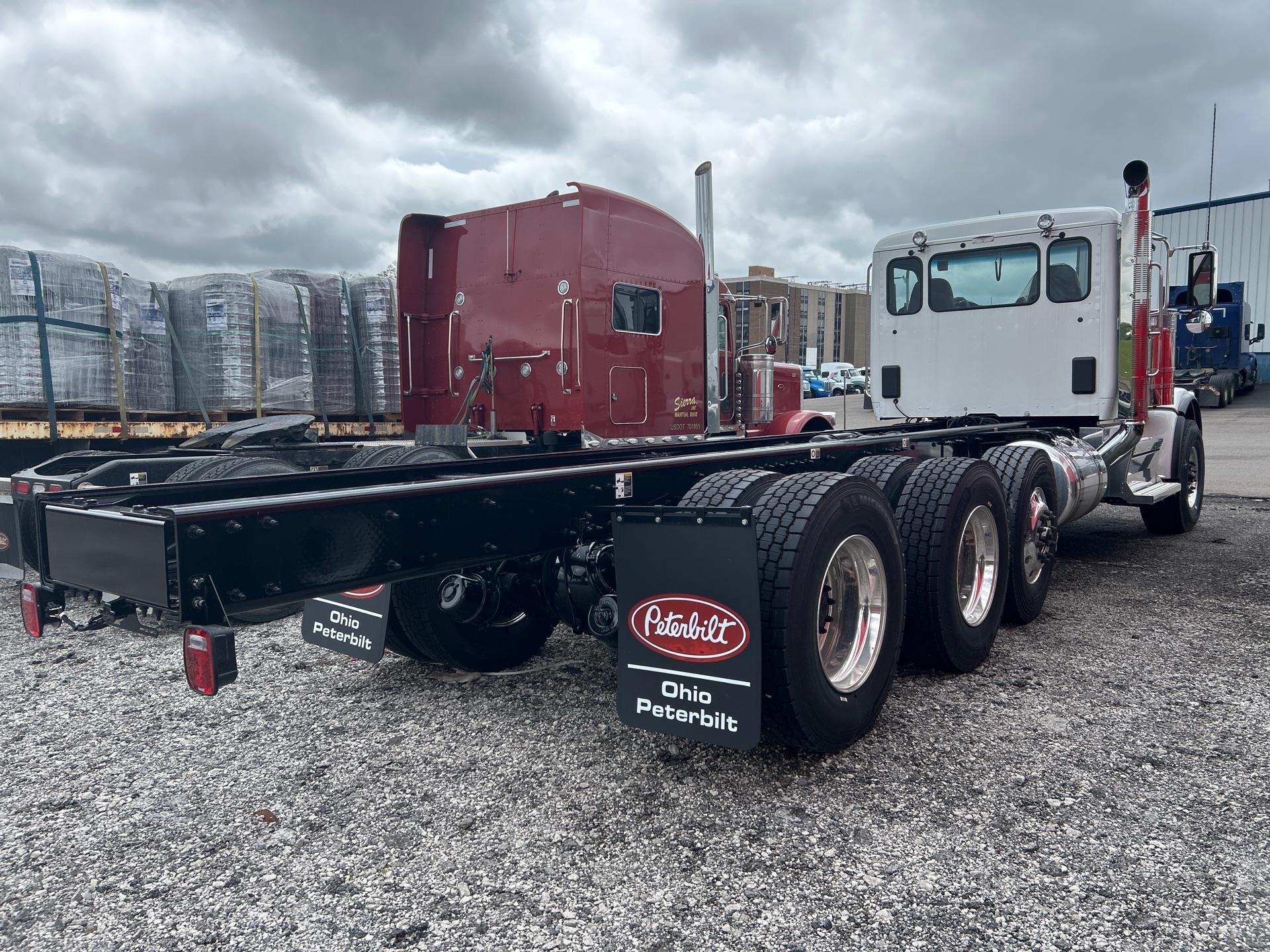 2025 Peterbilt 589 in Youngstown, OH — photo 4