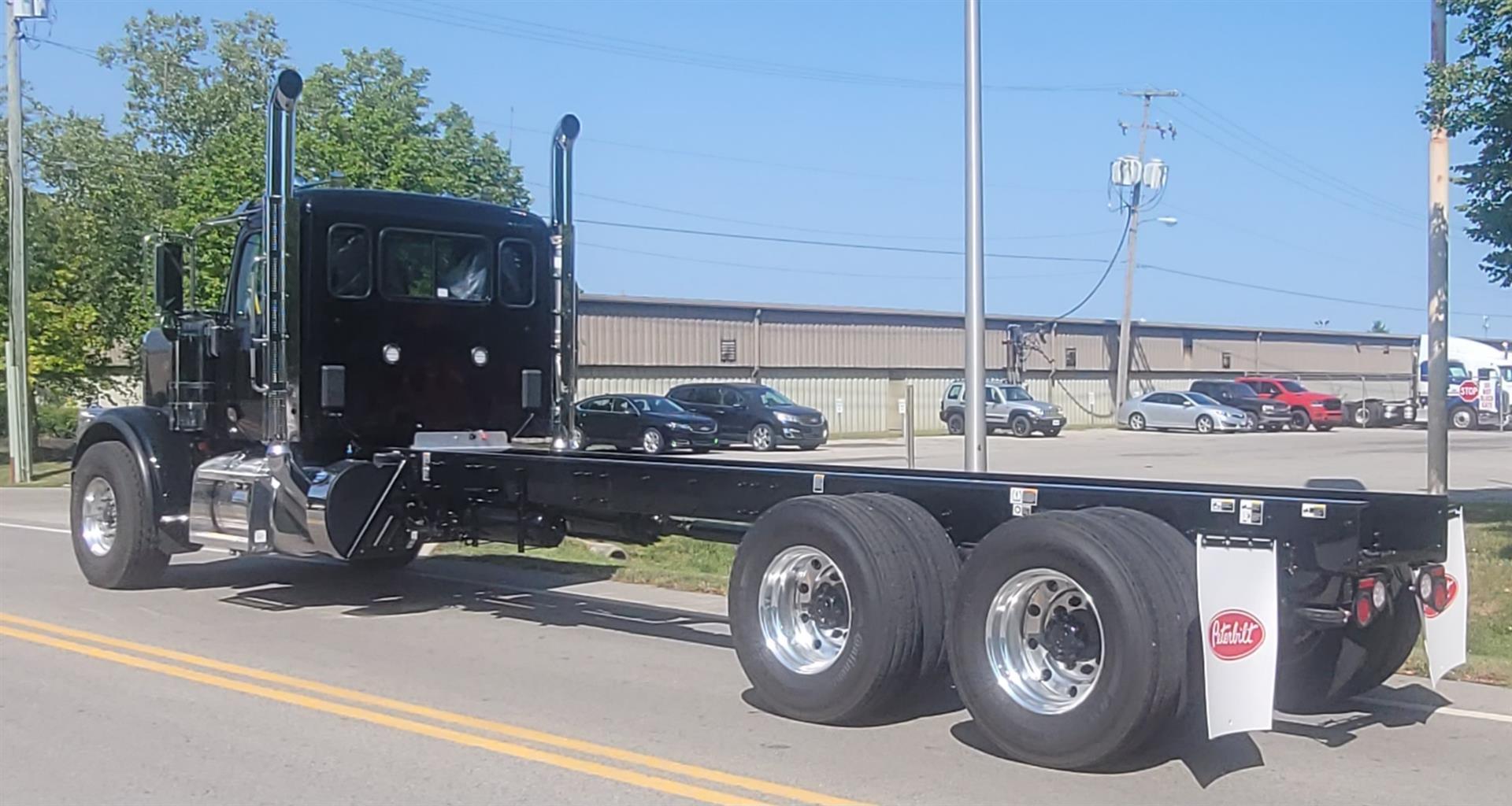 2025 Peterbilt 589 in Grove City, OH — photo 3