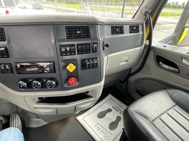 2021 Peterbilt 579 in Lima, OH — photo 6