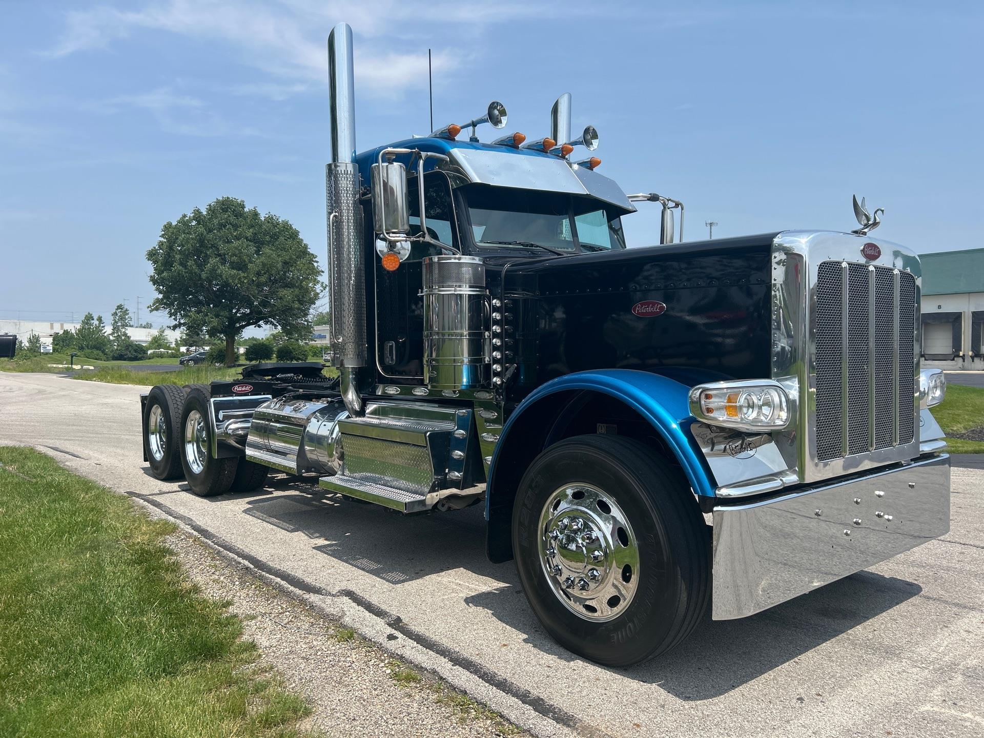 2023 Peterbilt 389 in Zanesville, OH — photo 3