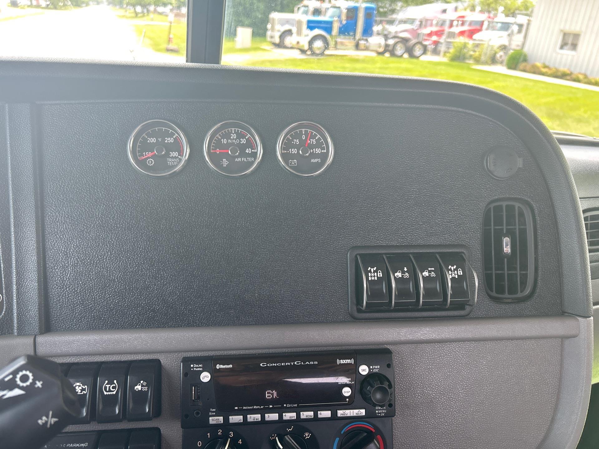 2023 Peterbilt 389 in Zanesville, OH — photo 18