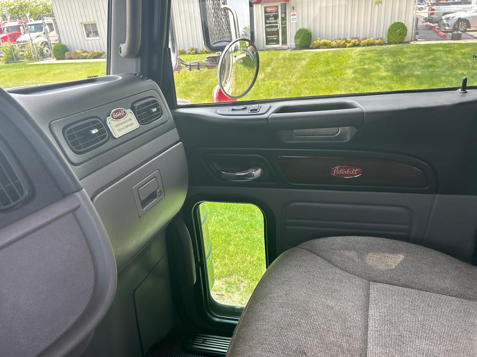 2023 Peterbilt 389 in Zanesville, OH — photo 19