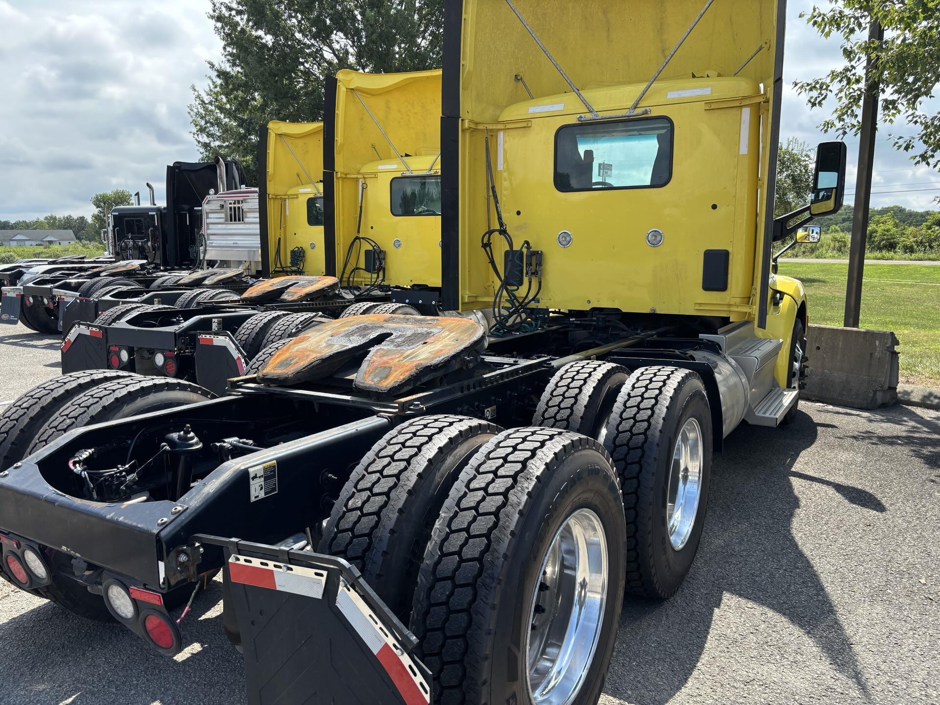 2021 Peterbilt 579 in Columbus, OH — photo 4
