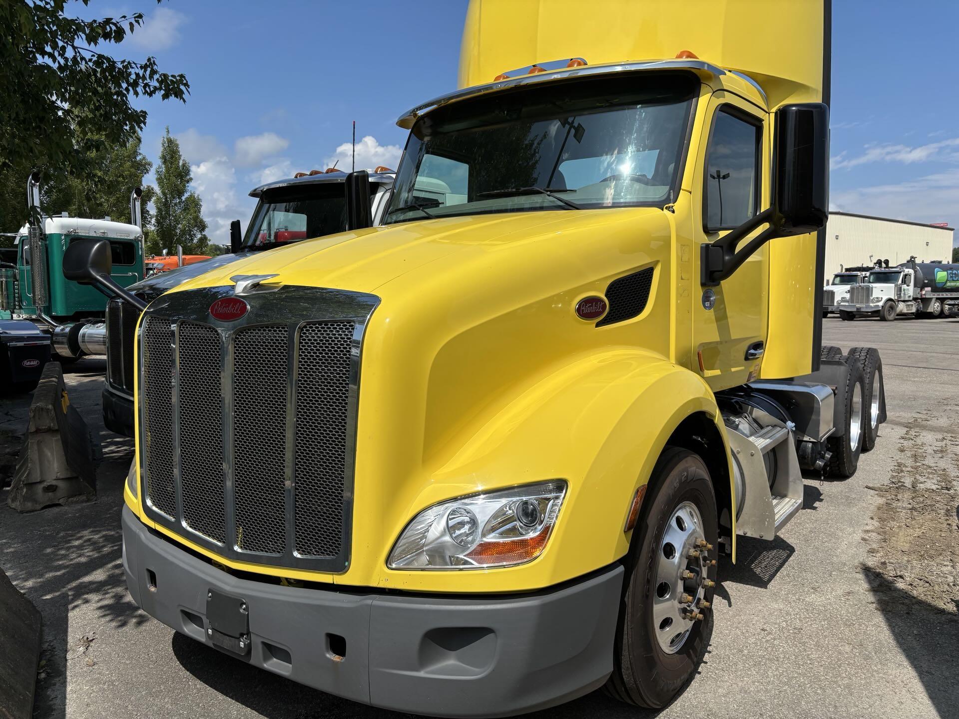 2021 Peterbilt 579 in Columbus, OH — photo 2