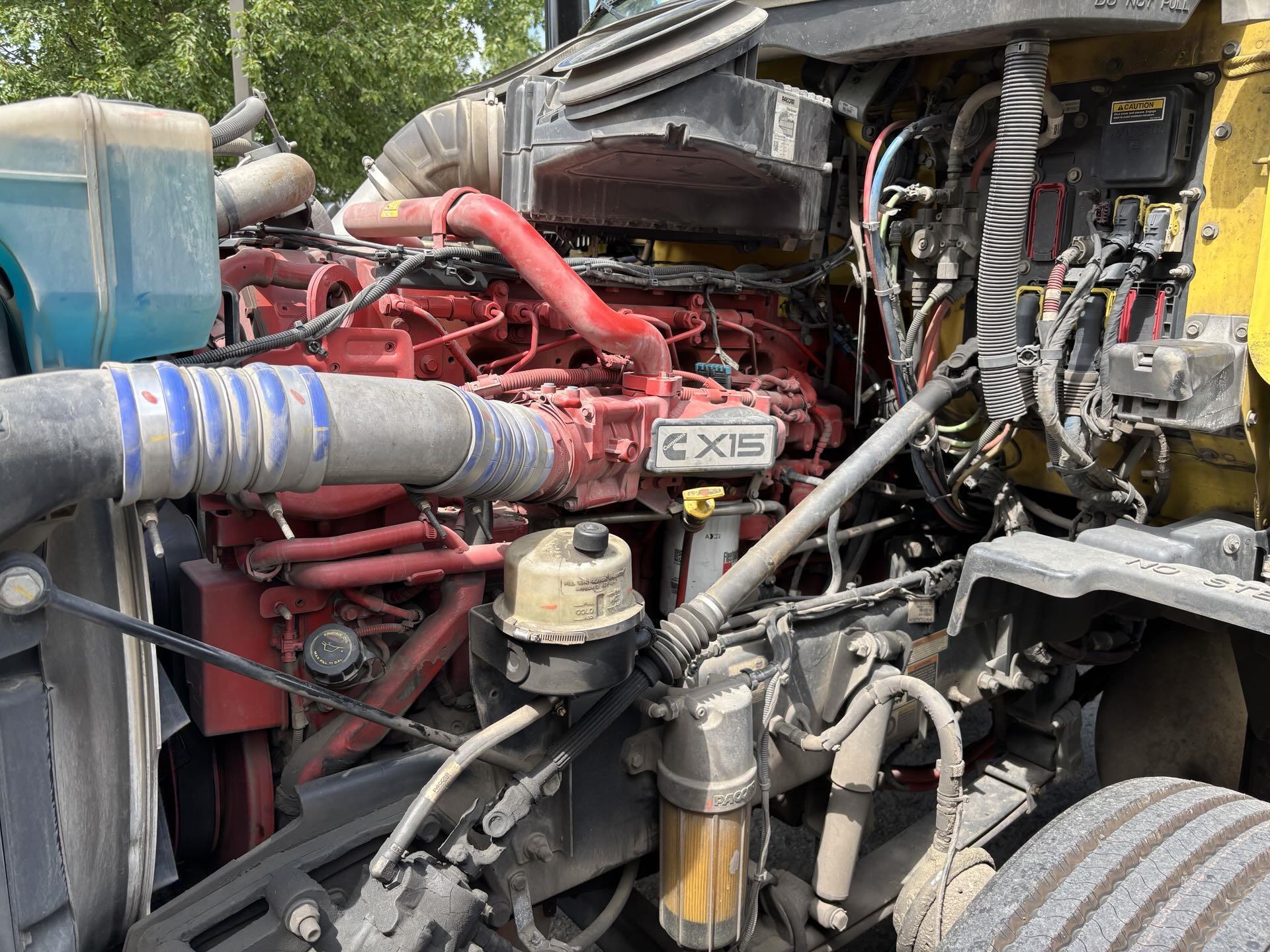 2021 Peterbilt 579 in Columbus, OH — photo 3